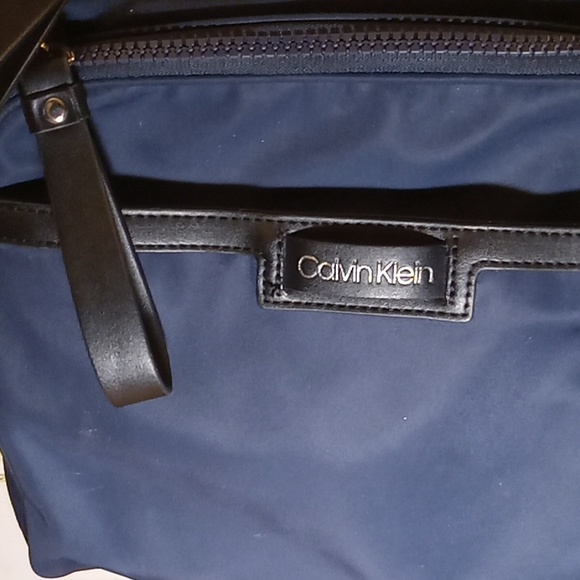 Calvin Klein crossbody purse - Picture 3 of 13